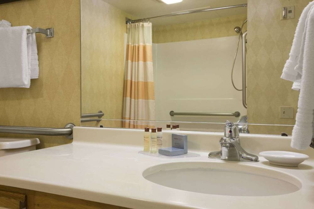 HAWTHORN SUITES BY WYNDHAM PHI 8