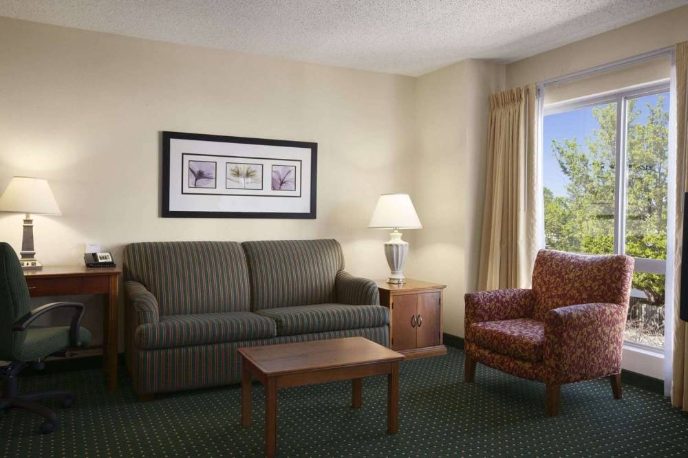 HAWTHORN SUITES BY WYNDHAM PHI 10