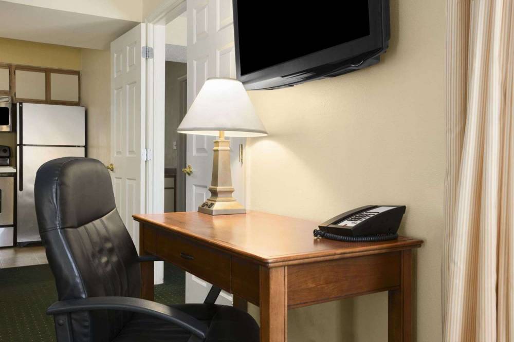 HAWTHORN SUITES BY WYNDHAM PHI 1