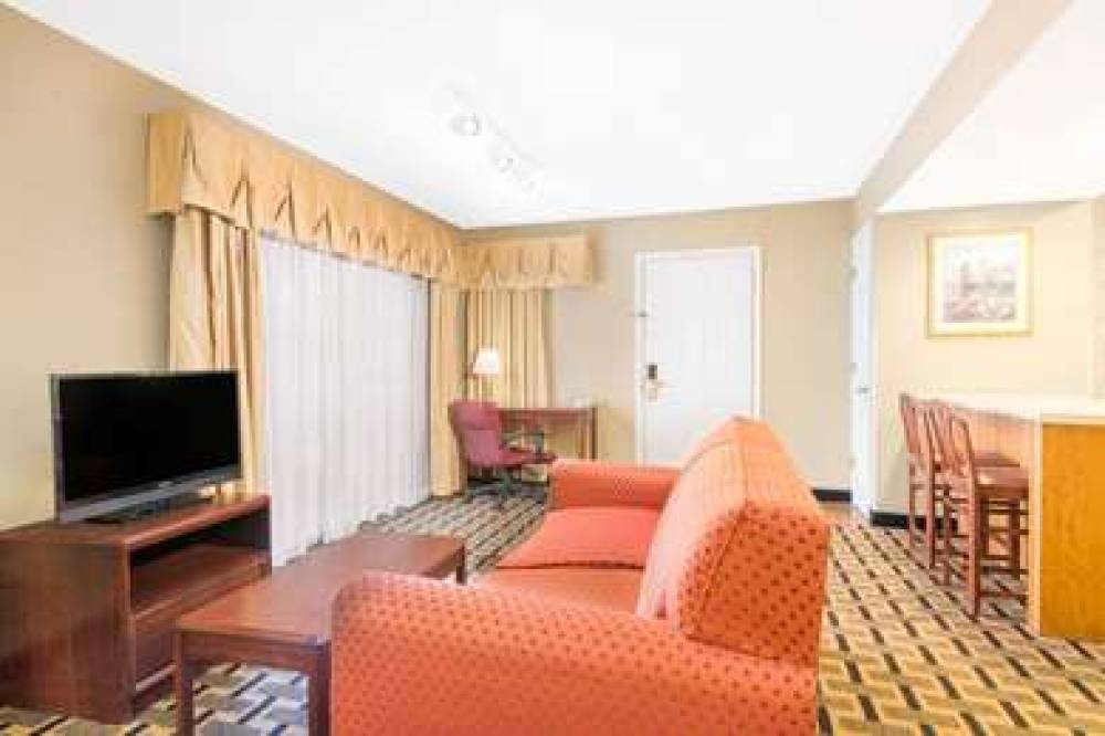 Hawthorn Suites By Wyndham Wichita East 7
