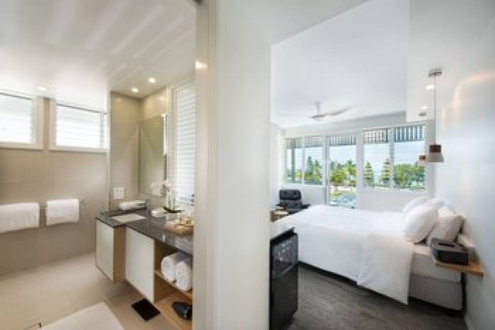 HEART HOTEL AND GALLERY WHITSUNDAYS 1
