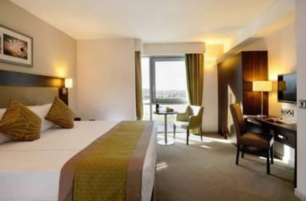 HESTON HYDE HOTEL 4