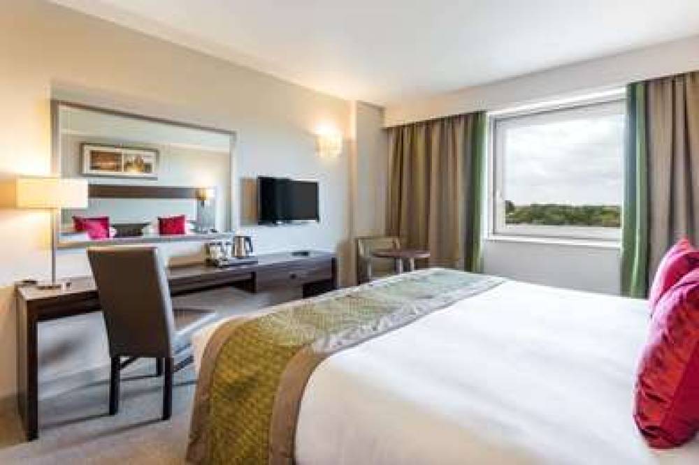 HESTON HYDE HOTEL 8