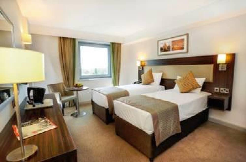 HESTON HYDE HOTEL 3