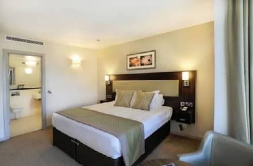 HESTON HYDE HOTEL 2