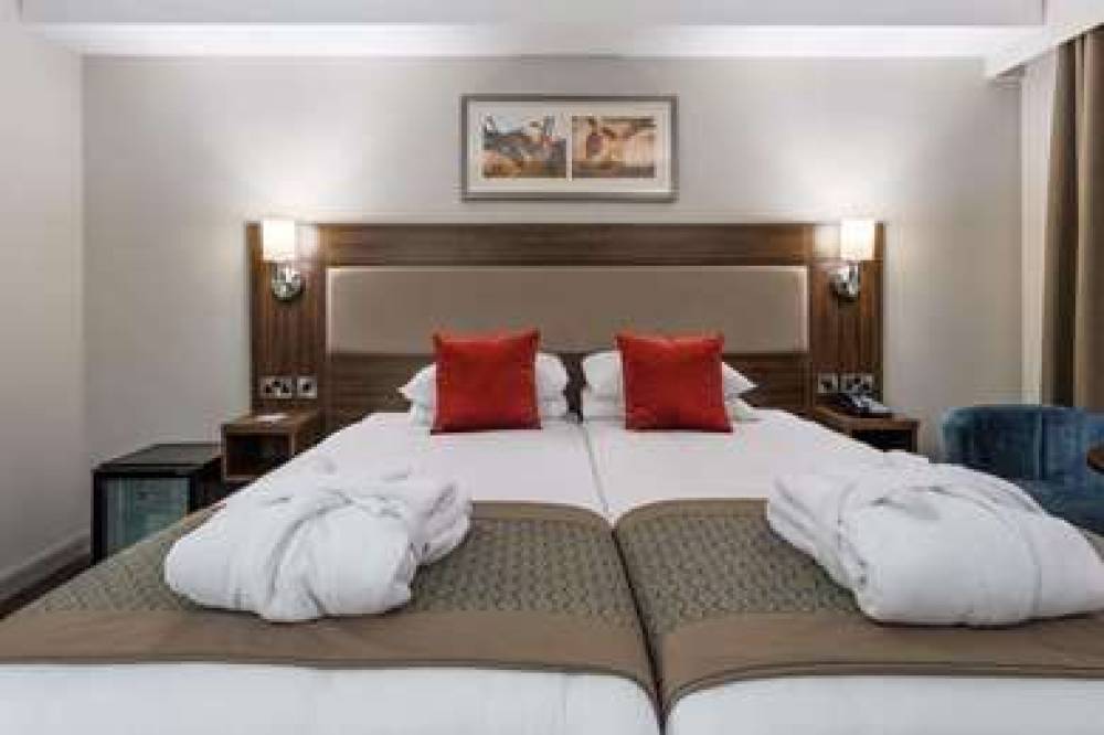 HESTON HYDE HOTEL 9