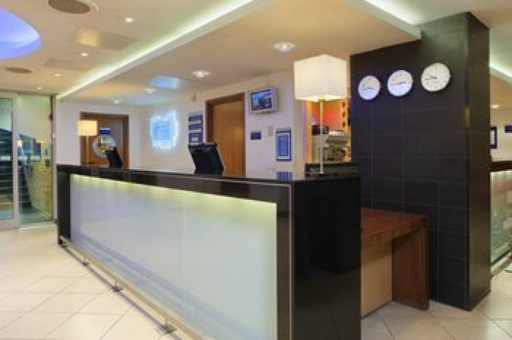 HI EXP LONDON - SWISS COTTAGE 9