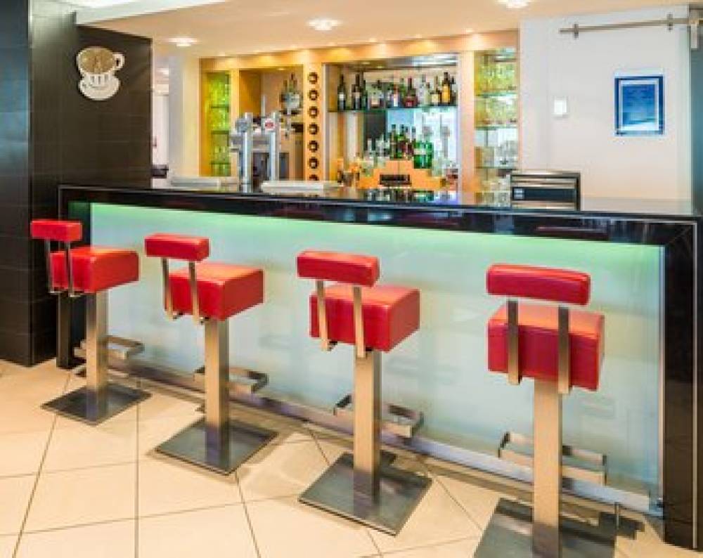 HI EXP LONDON - SWISS COTTAGE 10