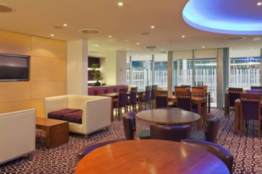 HI EXP LONDON - SWISS COTTAGE 5