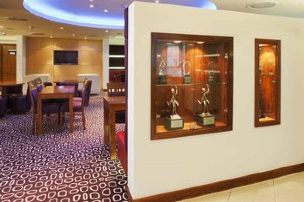 HI EXP LONDON - SWISS COTTAGE 7