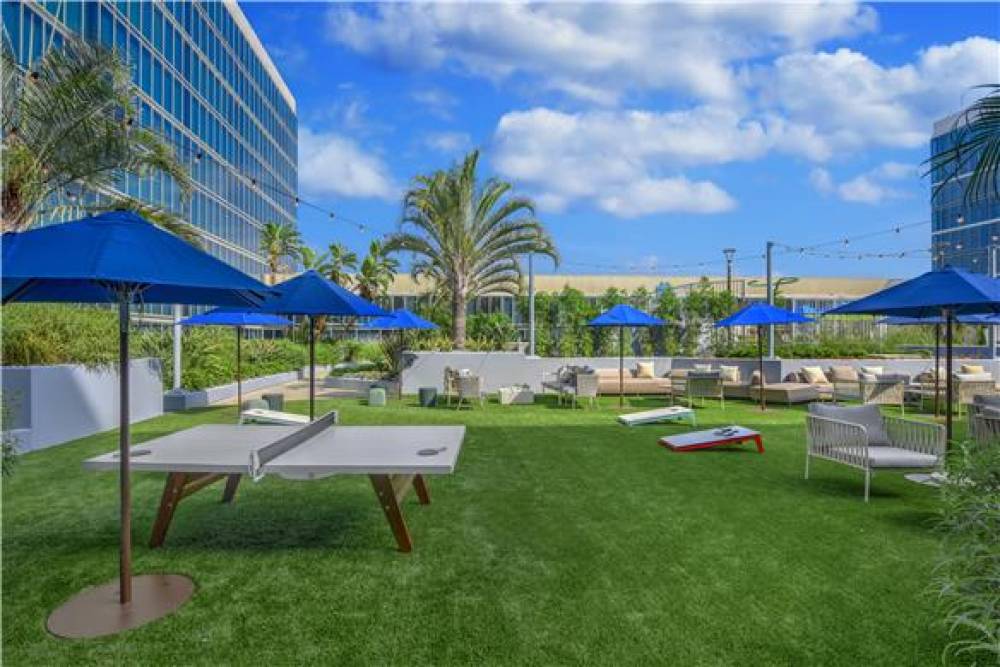 Hilton Anaheim 8