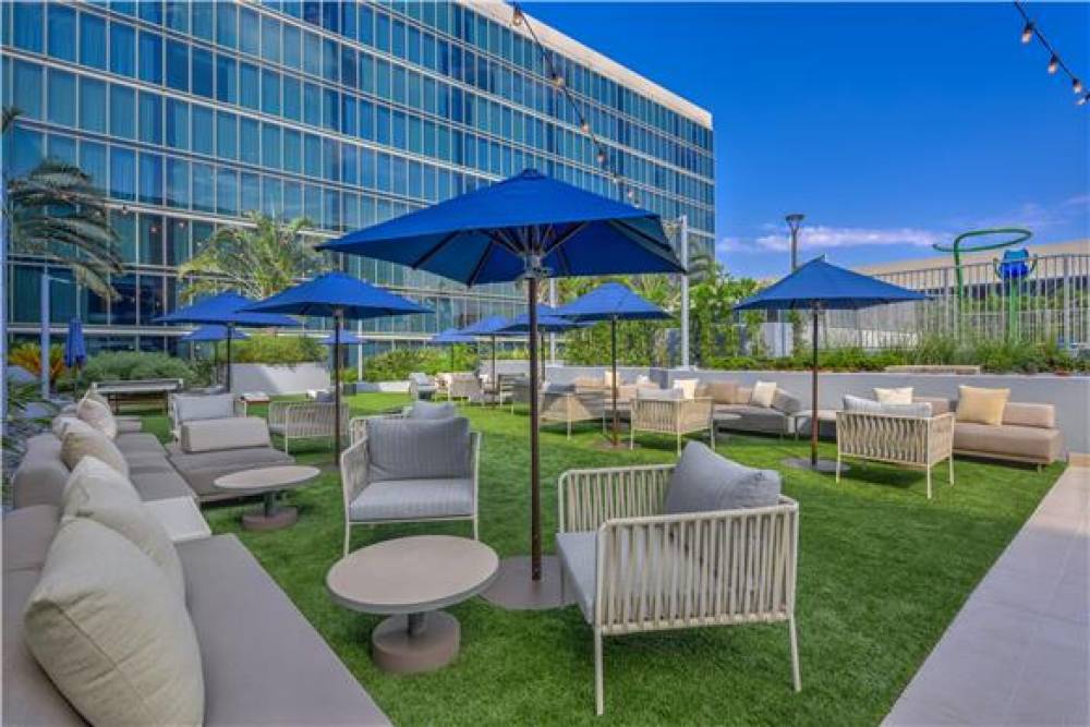Hilton Anaheim 9