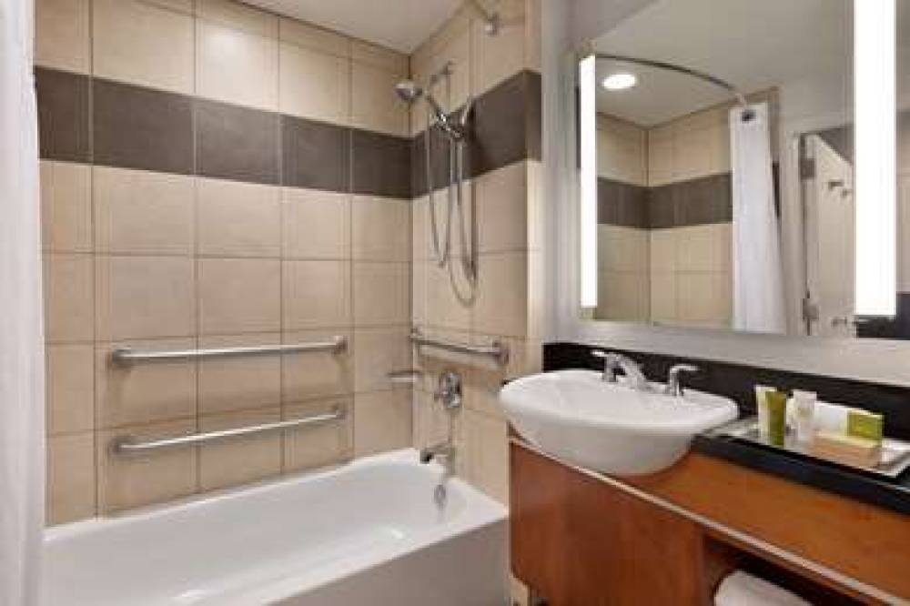 Hilton Baltimore BWI Airport 4
