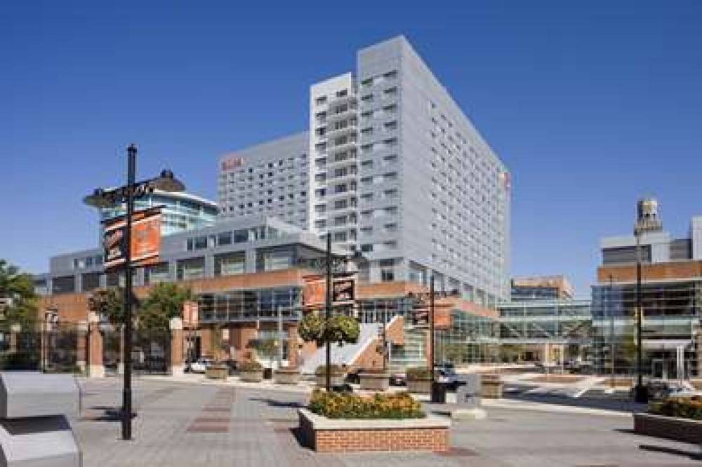 Hilton Baltimore Inner Harbor 4