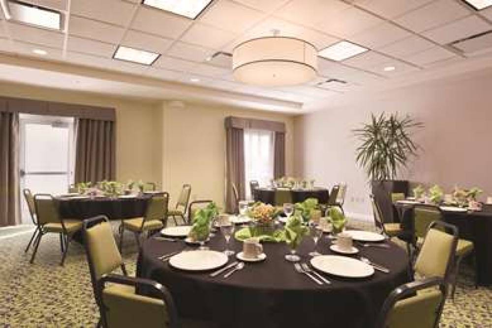 Hilton Garden Inn Akron-Canton Airport 9