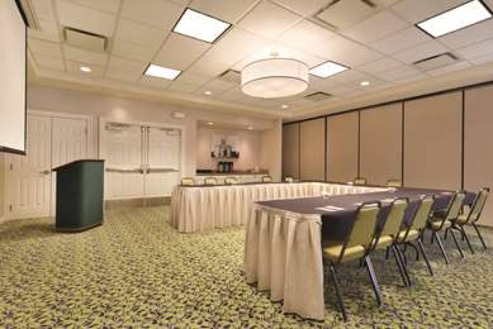 Hilton Garden Inn Akron-Canton Airport 1