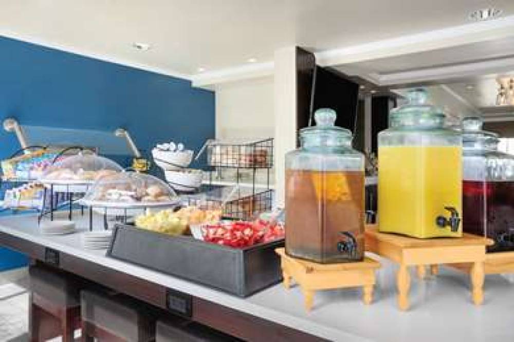 Hilton Garden Inn Anaheim/Garden Grove 9