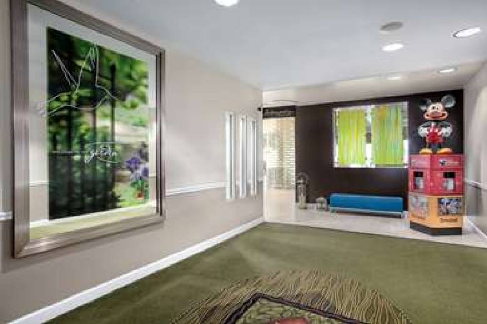 Hilton Garden Inn Anaheim/Garden Grove 6
