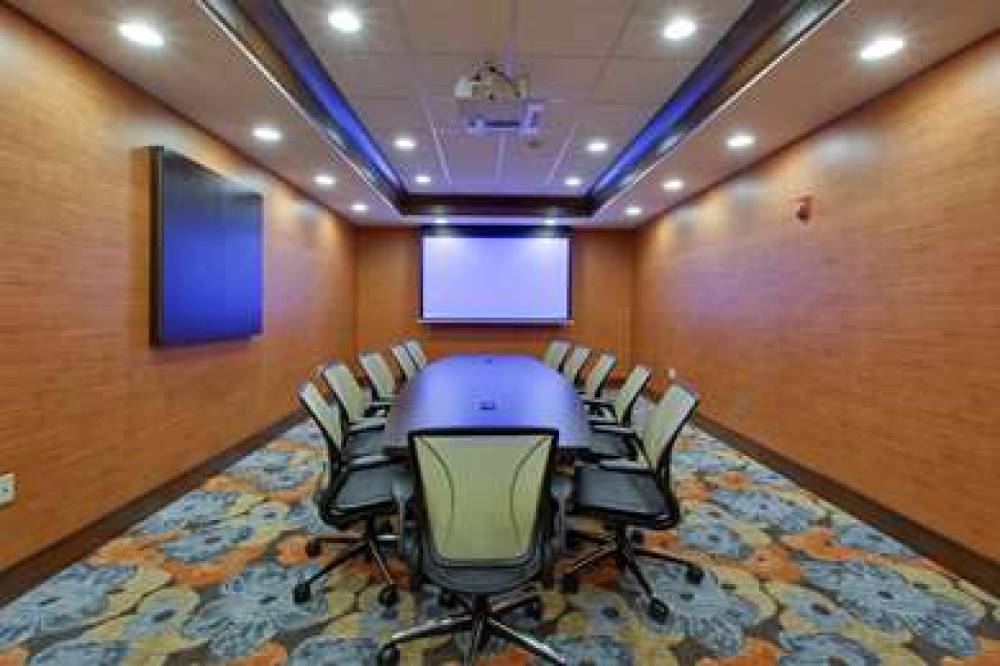 HILTON GARDEN INN BENTON HARBOR / S 5