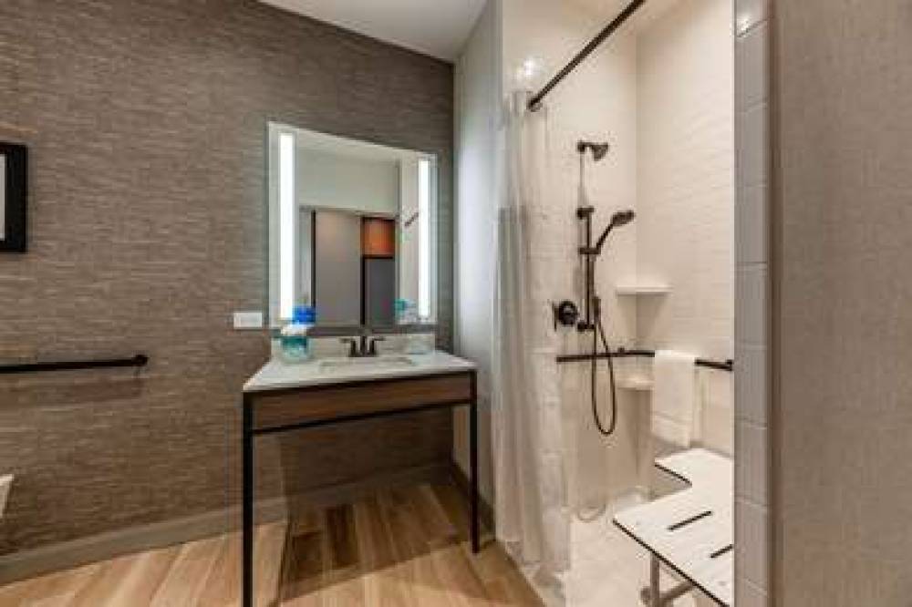 HILTON GARDEN INN CHICAGO LOOP 7