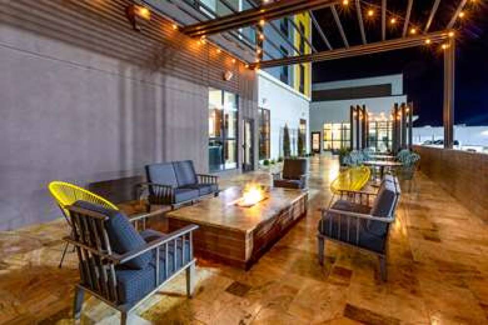 HILTON GARDEN INN HAYS 2