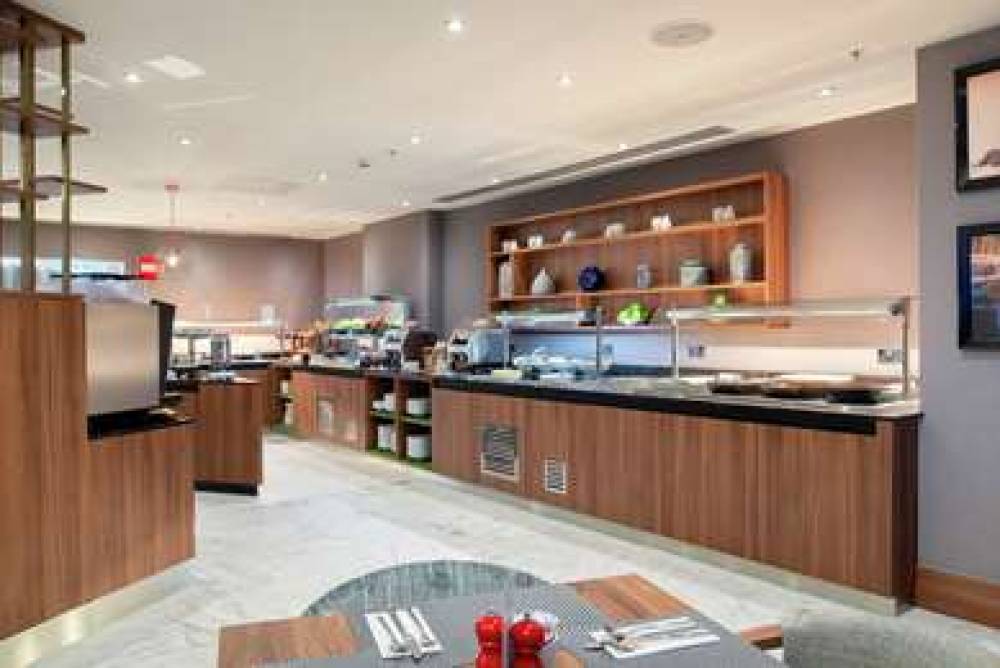 HILTON GARDEN INN LONDON HEATHROW 9
