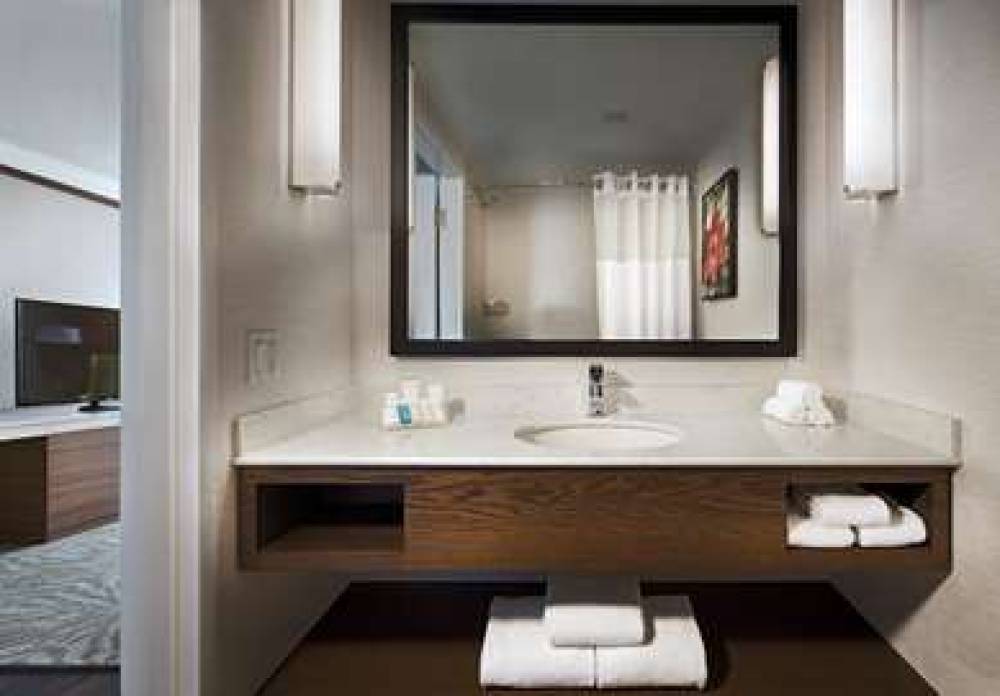 Hilton Garden Inn Montreal Airport 2