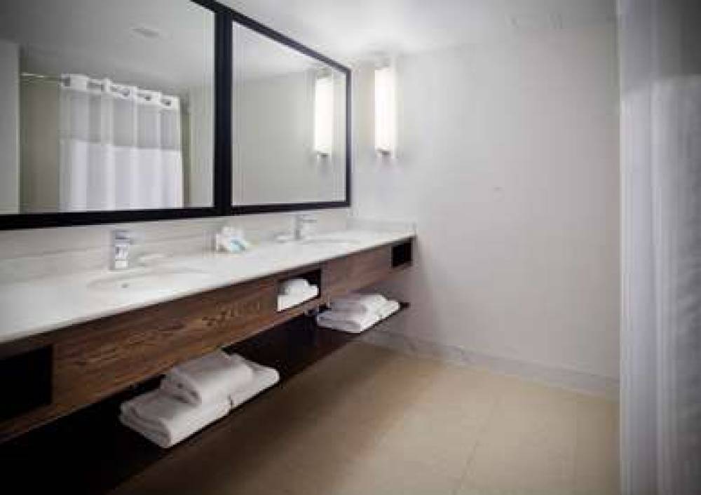 Hilton Garden Inn Montreal Airport 5