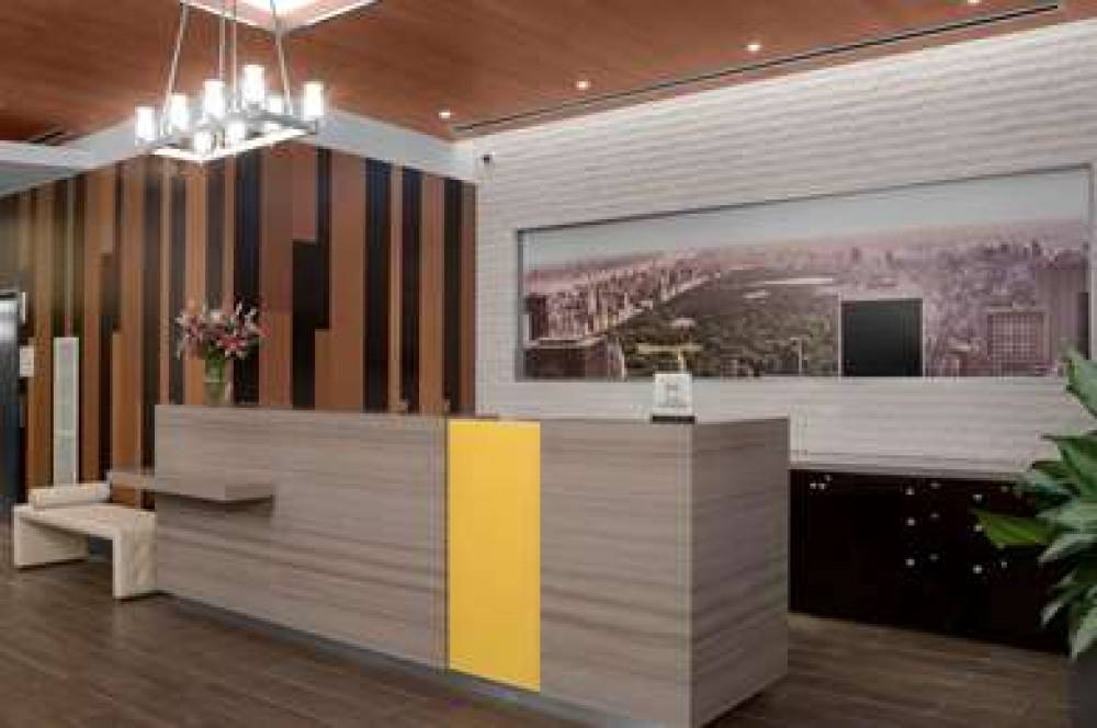 HILTON GARDEN INN NEW YORK/TIMES SQ 9