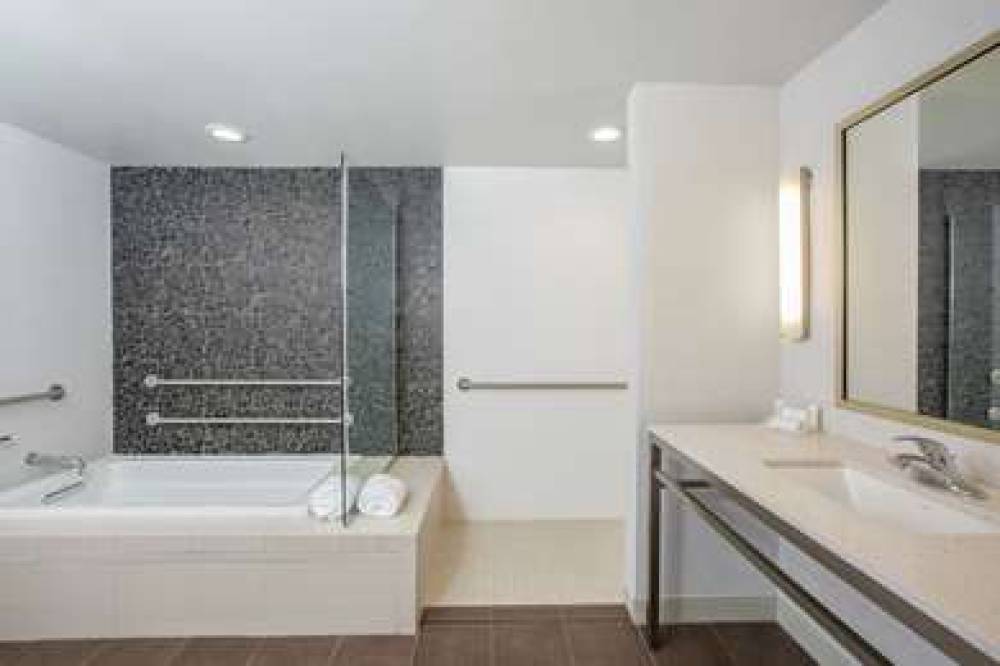 Hilton Garden Inn Olympia, WA 9