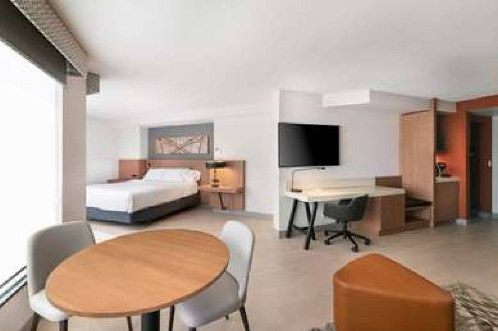 Hilton Garden Inn Toronto Airport 8