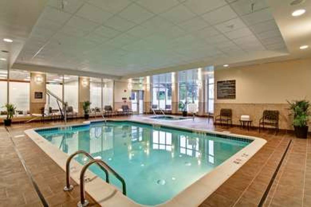 HILTON GARDEN INN WOODBRIDGE 4