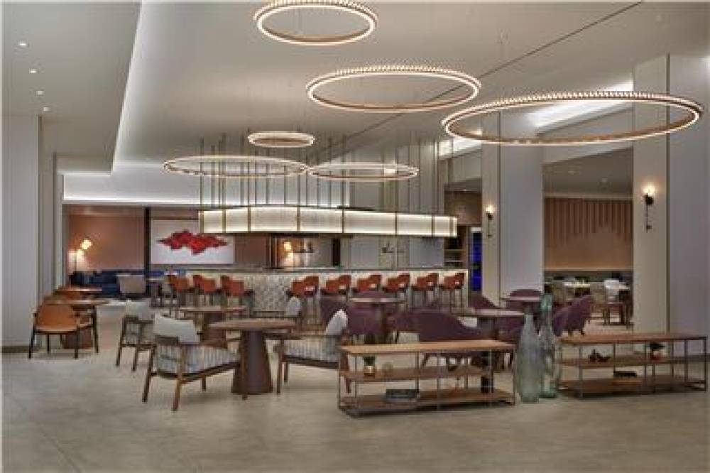 Hilton Toronto Airport Hotel &amp; Suites 10