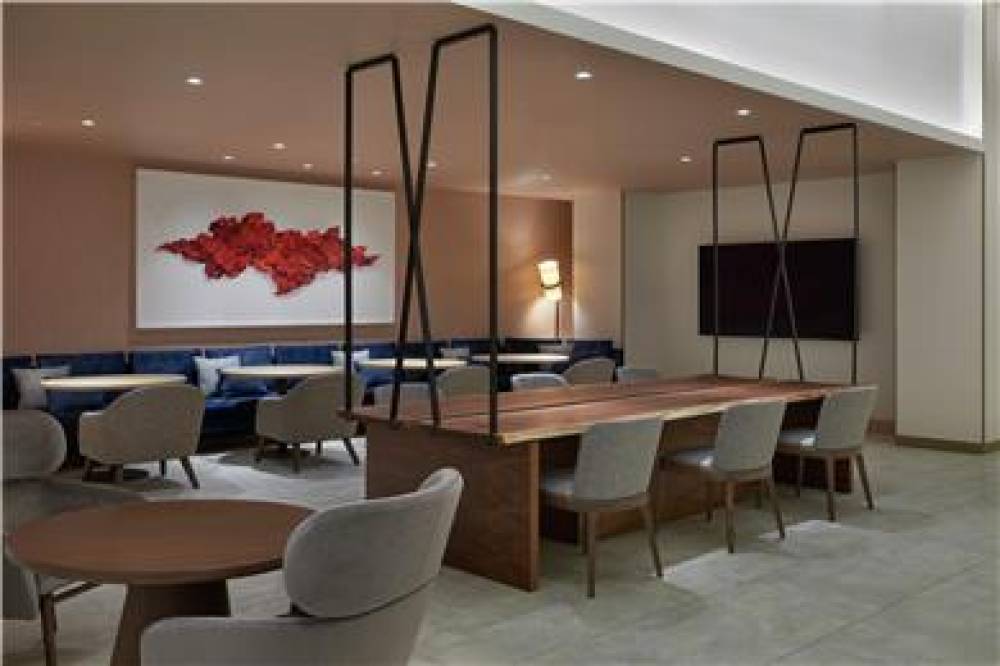 Hilton Toronto Airport Hotel &amp; Suites 5