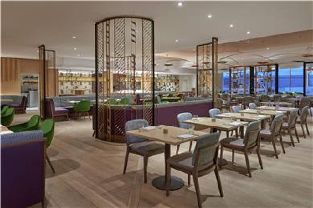 Hilton Toronto Airport Hotel &amp; Suites 1