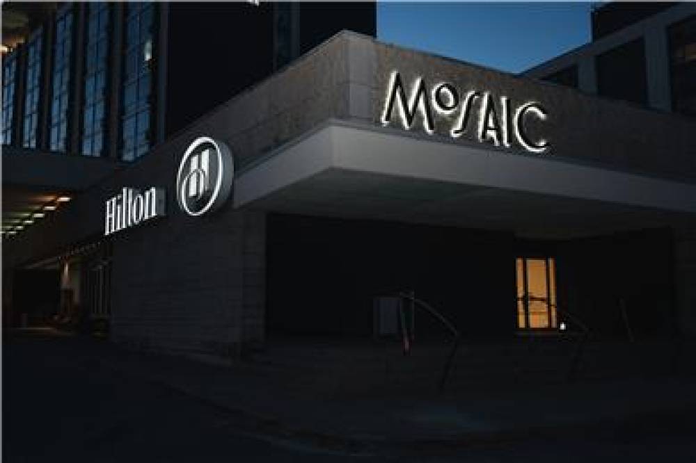 Hilton Toronto Airport Hotel &amp; Suites 9