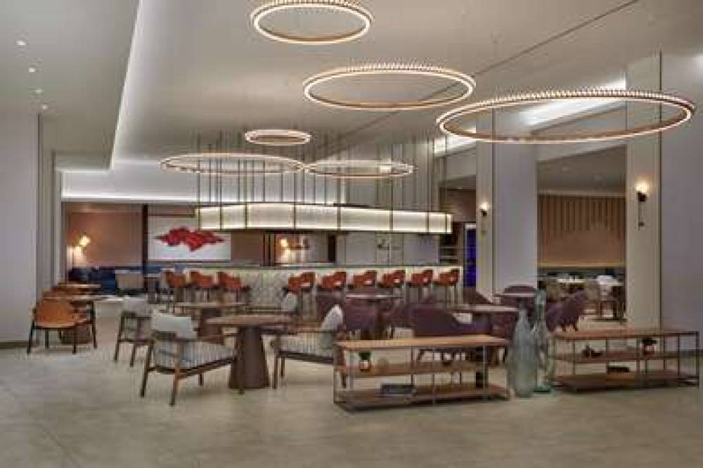 Hilton Toronto Airport Hotel &amp; Suites 10