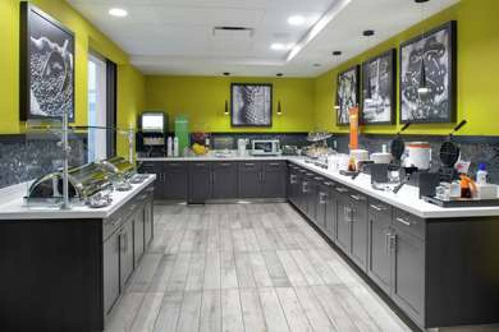 HMPTN IRVINE ORANGE COUNTY AIRPORT 8