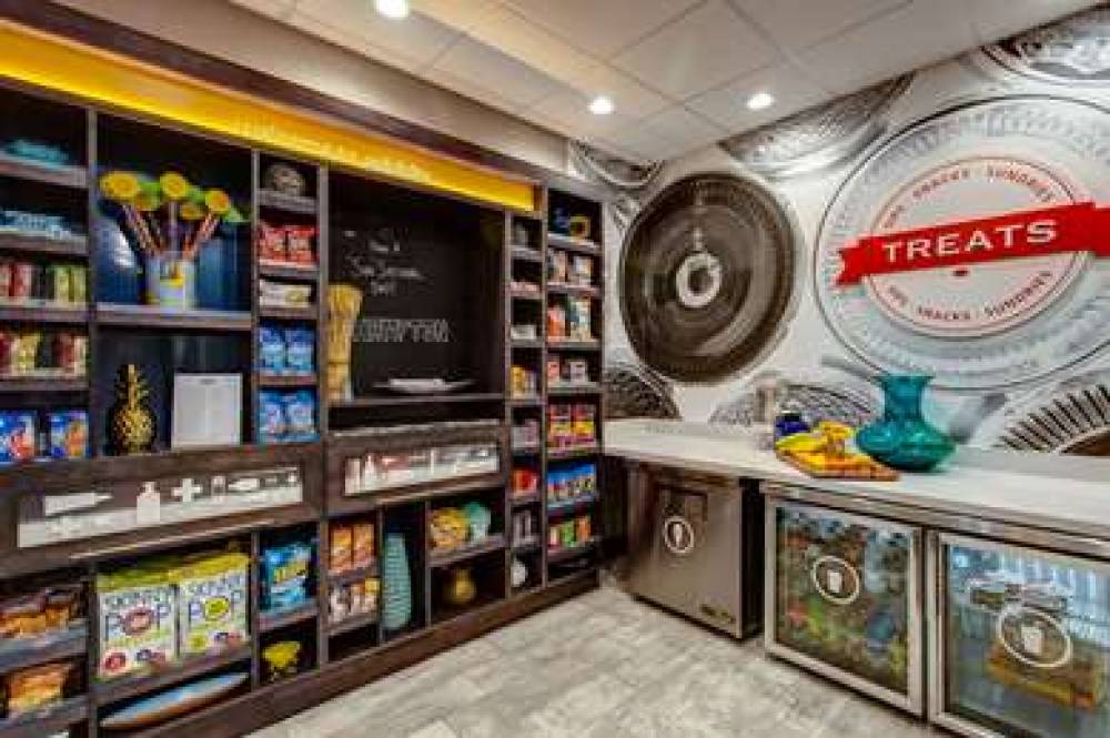 HMPTN STE-WICHITA/AIRPORT,KS 9