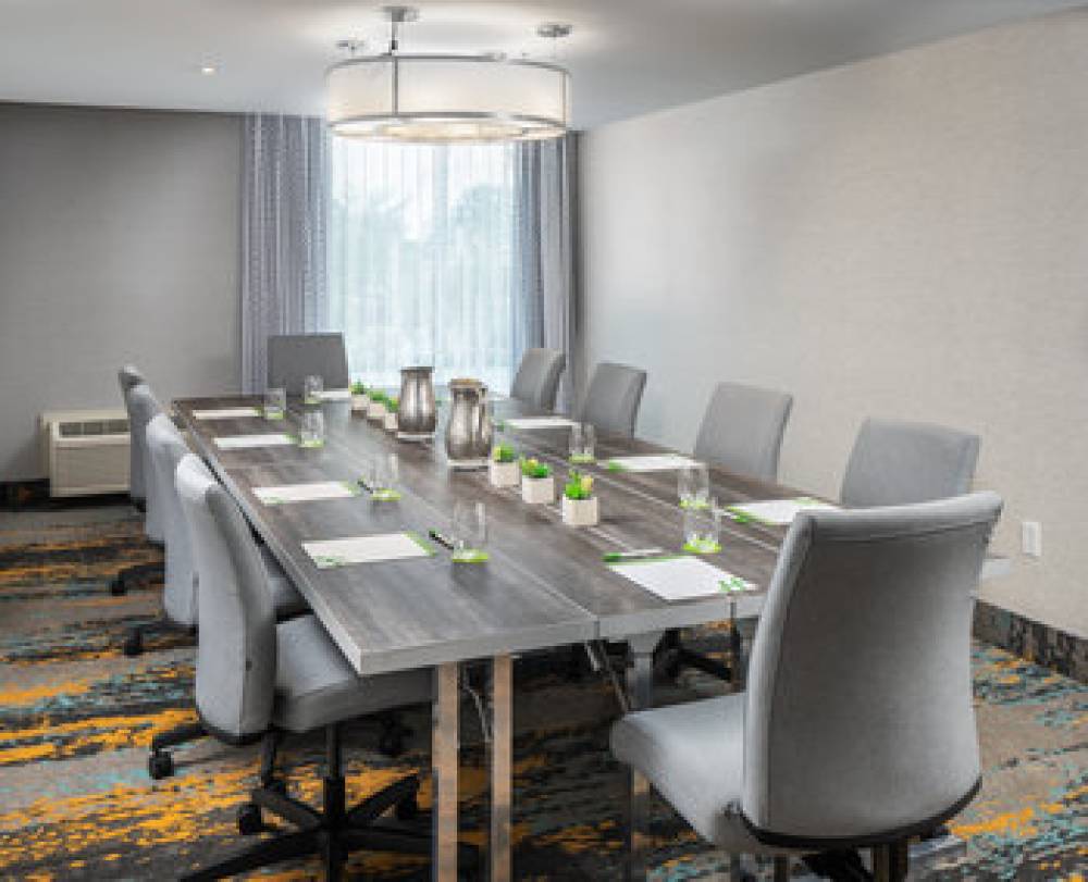 DOUBLETREE BY HILTON MIAMI NORTH 10
