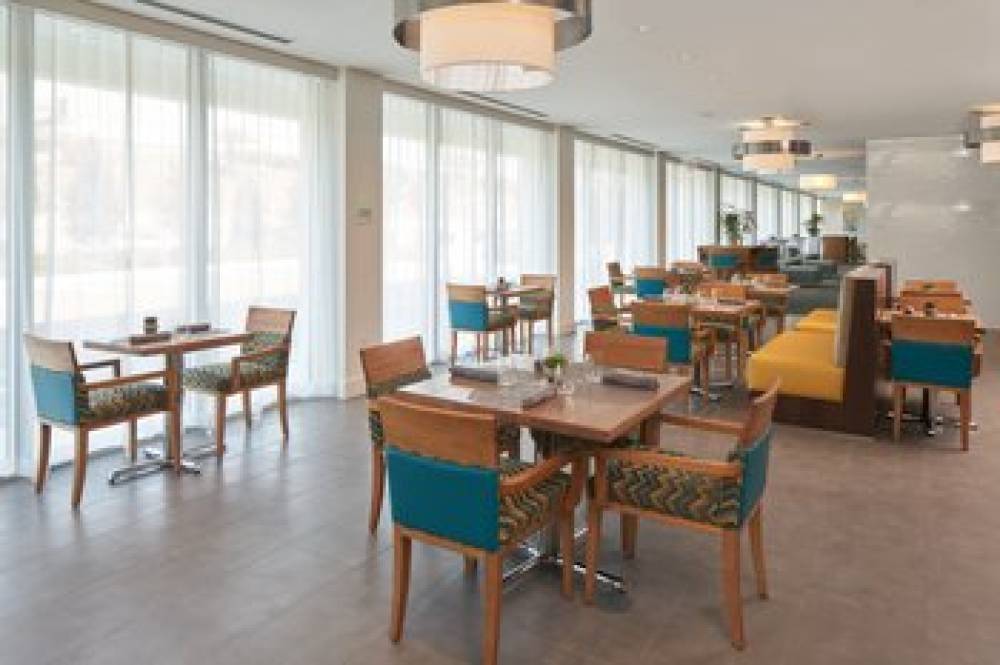 DOUBLETREE BY HILTON MIAMI NORTH 8