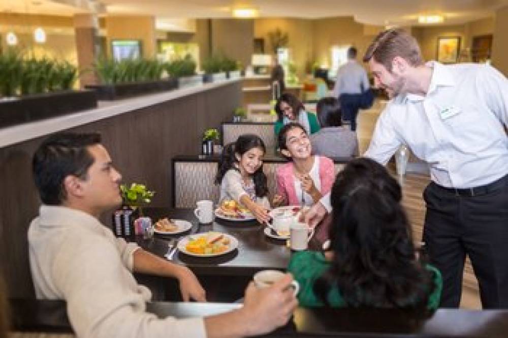 HOLIDAY INN AIRPORT AREA NORTH BY I 5