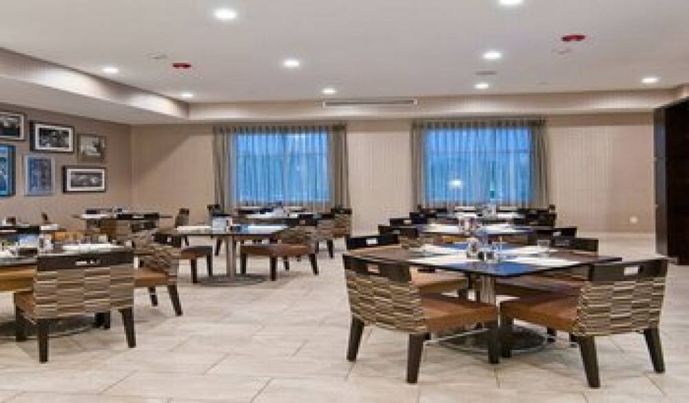 HOLIDAY INN AIRPORT BY IHG 9