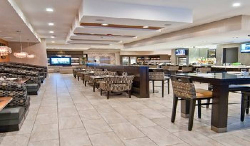 HOLIDAY INN AIRPORT BY IHG 5