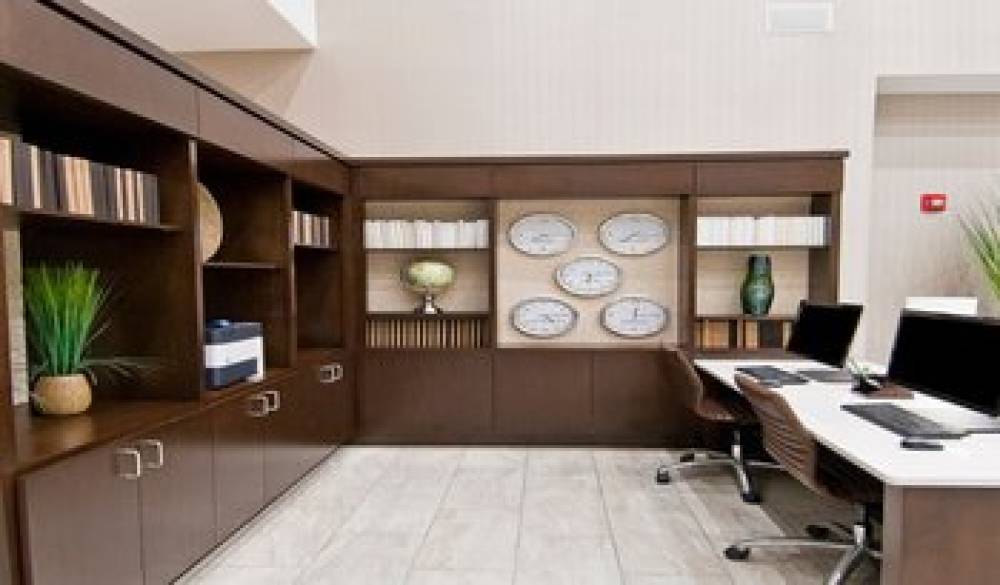 HOLIDAY INN AIRPORT BY IHG 3