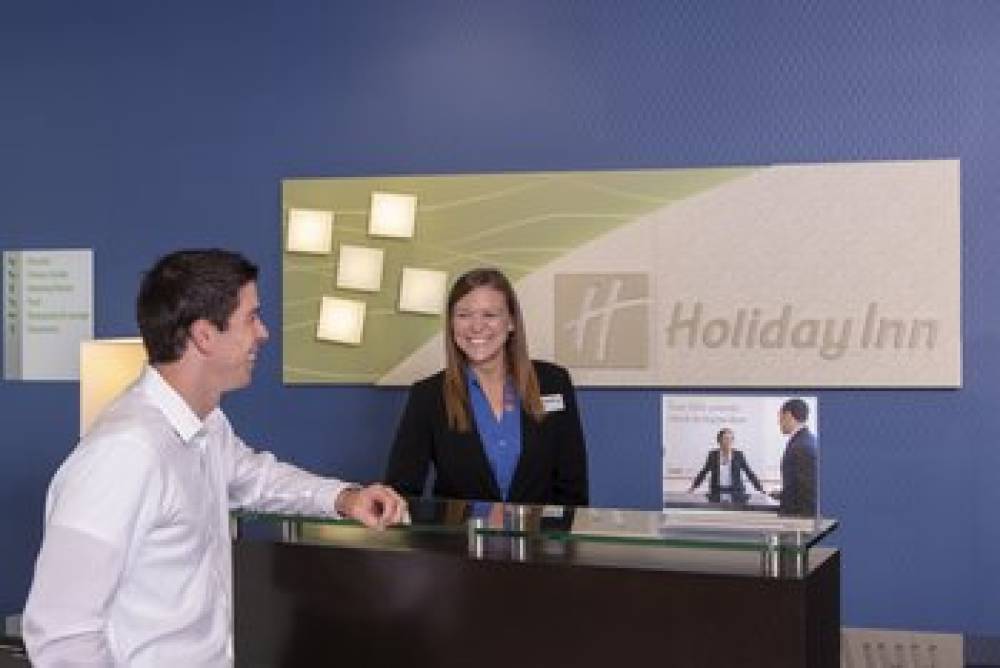 HOLIDAY INN AIRPORT 7
