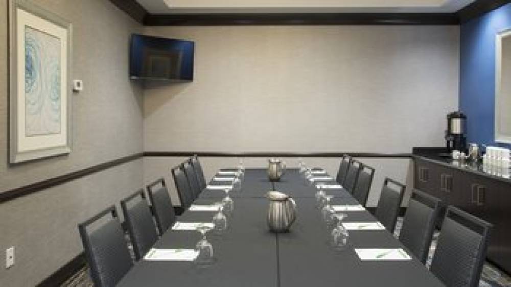 HOLIDAY INN AIRPORT 4