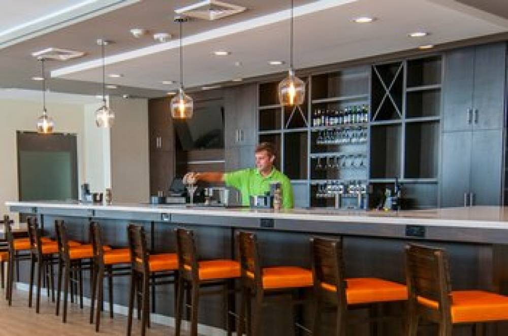 HOLIDAY INN AIRPORT NORTH 3