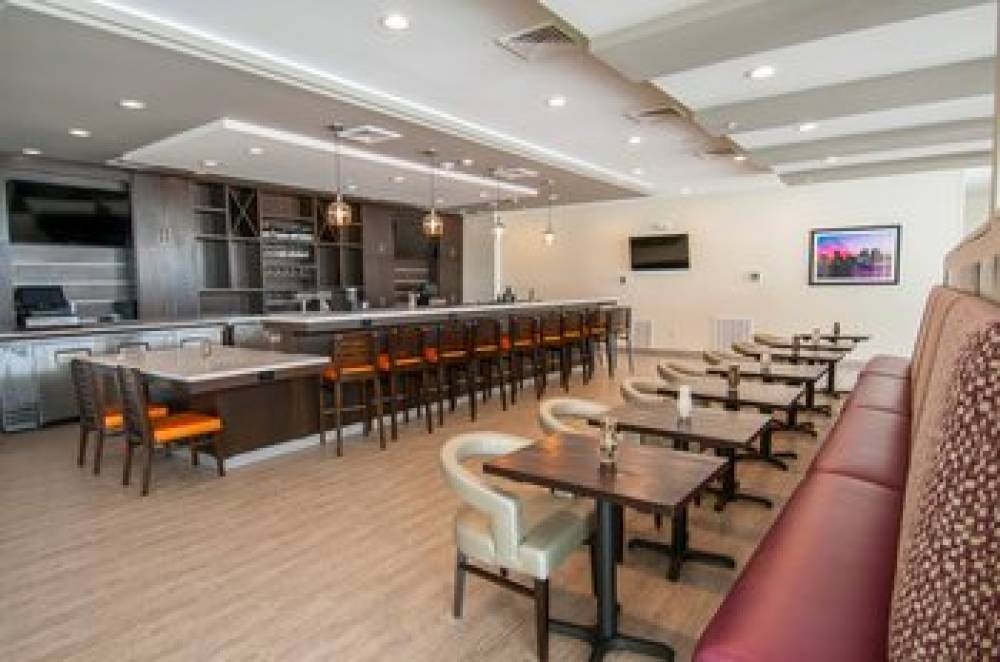 HOLIDAY INN AIRPORT NORTH 8