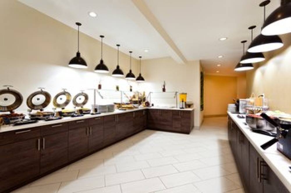 HOLIDAY INN AIRPORT-WEST 7